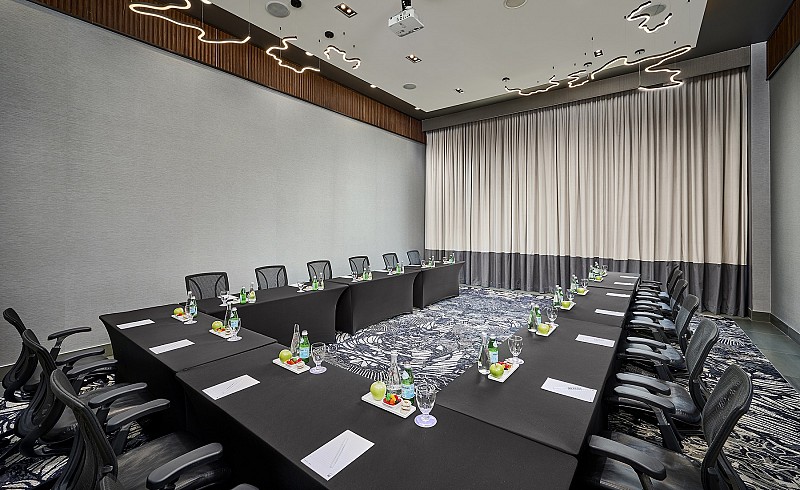 Maple Meeting Room 